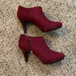liz claiborne red / maroon booties size 7